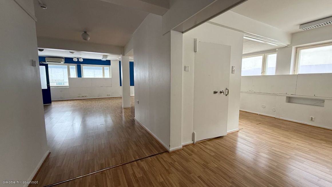 Valoisa toimistotila