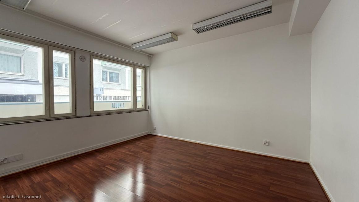 Valoisa toimistotila - Kuva 7