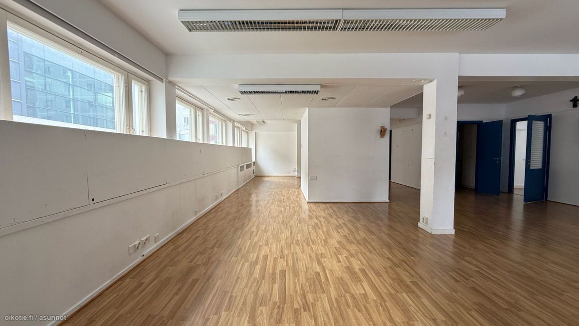 Valoisa toimistotila - Kuva 2